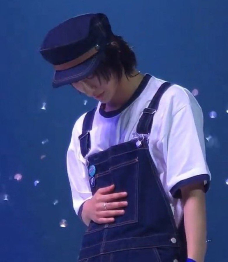 woosbabydaddy's tweet photo. when the baby kicks for the first time while you’re on stage performing so you can’t call the father over to feel it too 💔 https://t.co/sDVIhRmYS1