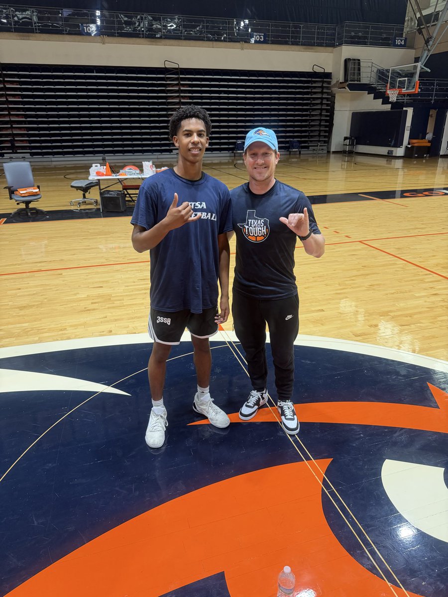 JojoCitizen2028's tweet photo. Thankful for the opportunity to compete at @UTSAMBB much love and gratitude to the coaching staff for evaluating me and talking to me after the camp. @CoachAClaunch @Coach_Pres @CoachJBrooks3 @NBowman10 @tim_ford11 @RPHS_BoysBBall https://t.co/oXQkaOC7cm