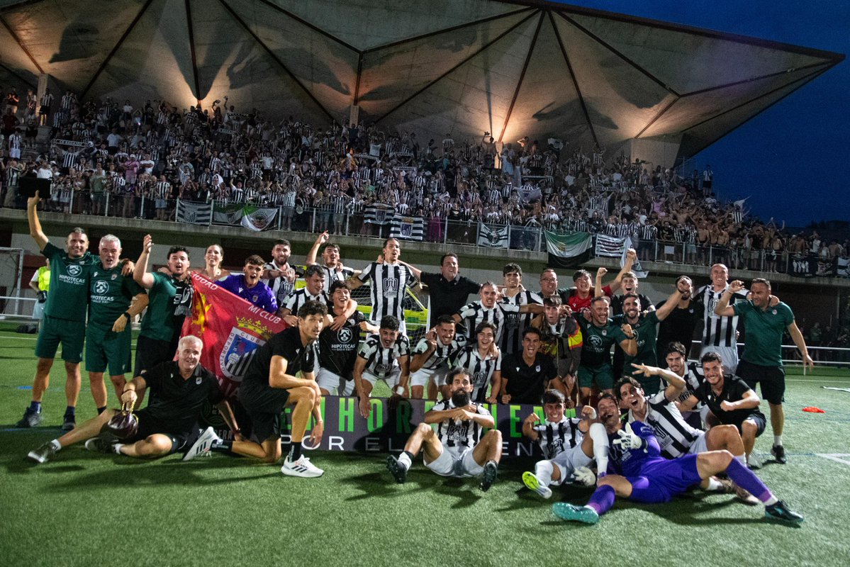 CDBadajoz's tweet photo. Esto no hubiese sido posible sin cada uno de vosotros 🤍🖤 https://t.co/HnpgJ2OpJV