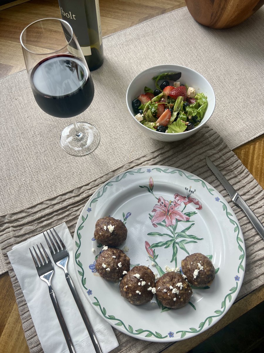 CalvinCrispo's tweet photo. Hard to beat. #wildgamecooking #deerhunter https://t.co/akKKfKFAqM