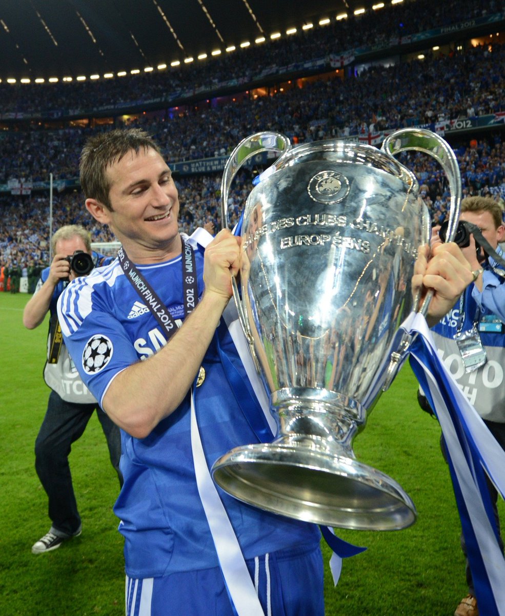 ChelseaBLBrasil's tweet photo. Happy 48th Birthday to Frank Lampard, the finest midfielder to ever grace a football pitch! 🔥

👕 648 Games
⚽ 211 Goals

🏆 Champions League 
🏆 Europa League 
🏆🏆🏆 Premier League
🏆🏆🏆🏆 F.A Cup 
🏆🏆 League Cup

#CFC https://t.co/QELnEXiggv