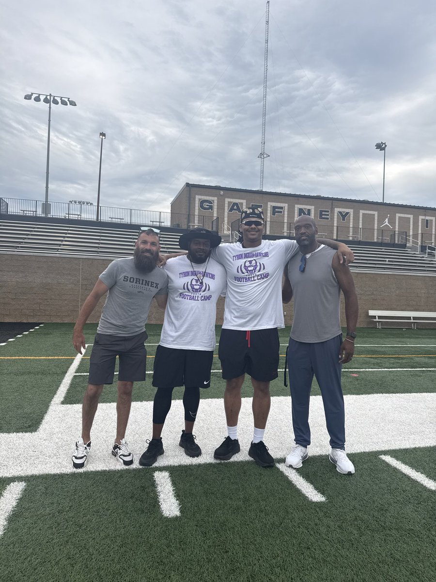 GaffneyFootball's tweet photo. Appreciate @TID9ine3 for giving back to our community hosting a TID Foundation Summer Football Camp aged 8-17 tonight at the Reservation! #PrideAndTradition π€π€π€πππ https://t.co/PWMk7BTICS
