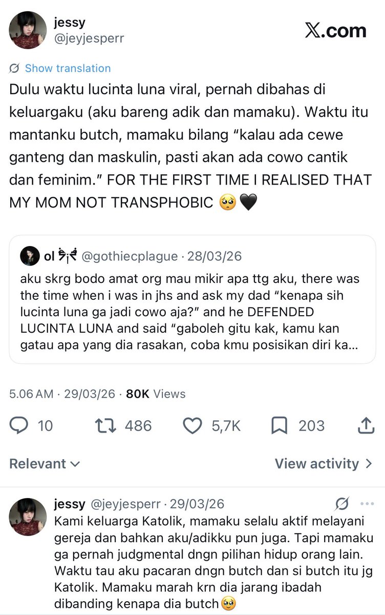 jeyjesperr's tweet photo. Ngga perlu dipaksa, mamaku udah melakukannya. udah lebih 3 tahun terakhir, dia selalu aktif dlm asosiasi transpuan di kota kami. Bahkan setiap kali gereja, mamaku selalu bicara kalau transpuan adalah kelompok rentan dan rawan diskriminasi dari society. Ortuku terlalu educated 😋 https://t.co/LnUrPJ19fx