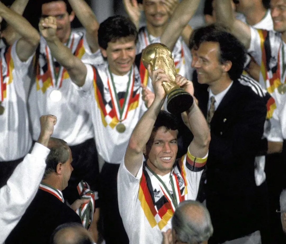 lab_500's tweet photo. Die deutsche Nationalmannschaft schreibt eine Geschichte voller Ruhm und Meisterschaften; sie ist wahrlich eine Nation von Helden.🖤❤️💛
1954🏆
1974 🏆
1990🏆
2014🏆
#Germany
#Deutschland https://t.co/F3q0jt9K8L