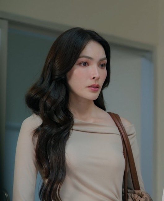 paiichula's tweet photo. married life Chonlada with the dark hair looks so mature and grown 😩😩a whole WIFE https://t.co/wOPnCKSb9k