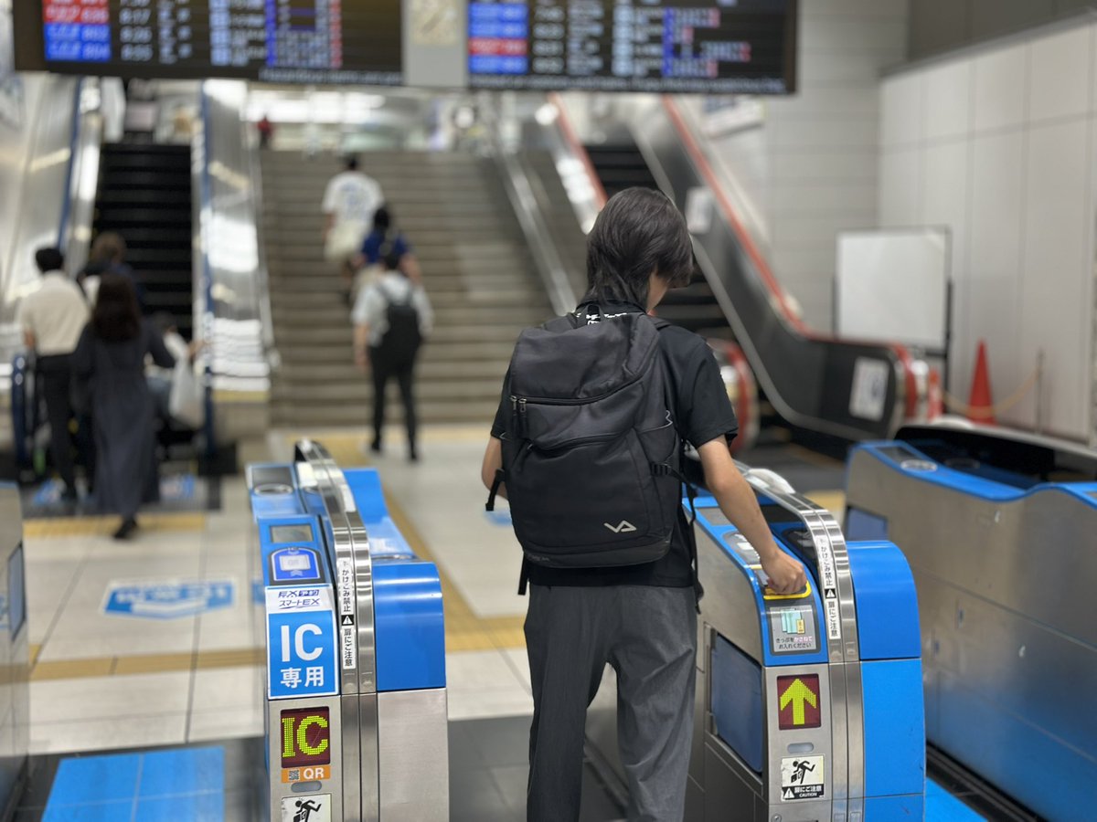 ROTARYDAD's tweet photo. 結都は名古屋で収録があるので
🚅浜松駅まで見送りに行ってきた！
オヤジは息子の車を運転して持ち帰る係😳
まだ納車したばかりだからね、少し緊張したで😅 https://t.co/OYVXSJciEl