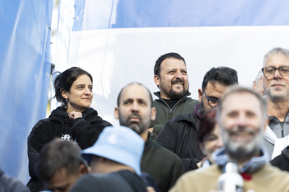 lucampora's tweet photo. “Muchas veces buscan domesticarnos y si algo hizo la compañera fue marcarnos un camino. La compañera Cristina nunca va a dar la manito, nunca va a mover el rabo con docilidad ni va a hacer el muertito ante el poder economico. No lo hizo. No lo hace, y no le han arrancado jamás una decisión ni una palabra en contra de su pueblo”.

Por Argentina, por Cristina, junto a miles de compañeros y compañeras y Máximo Kirchner hoy en Parque Lezama y en San José 1111.

“Queremos tenerla a Cristina de candidata y no a candidatos por default”.

#CristinaLibre ✌🏽💙