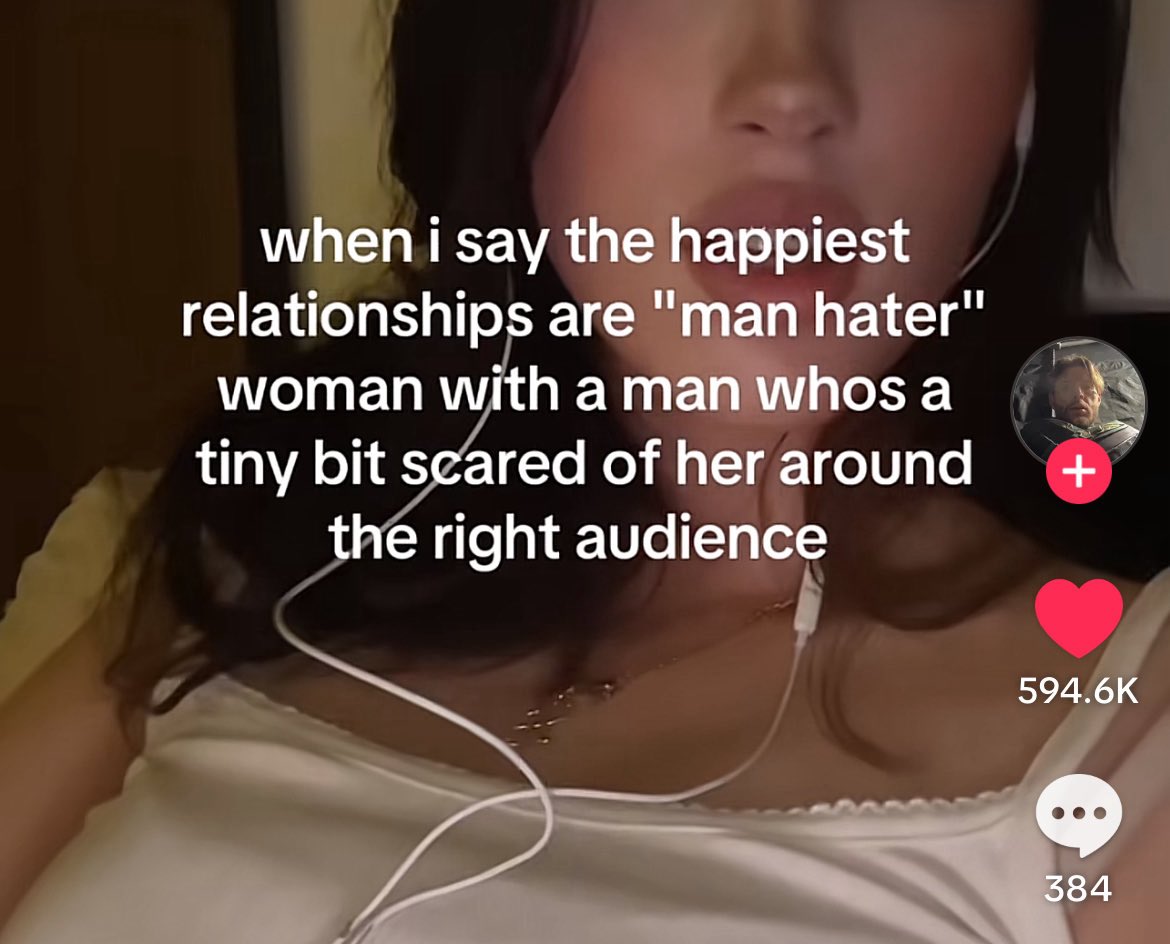 ༺ nia ♱ ༻ is watching love island tweet media