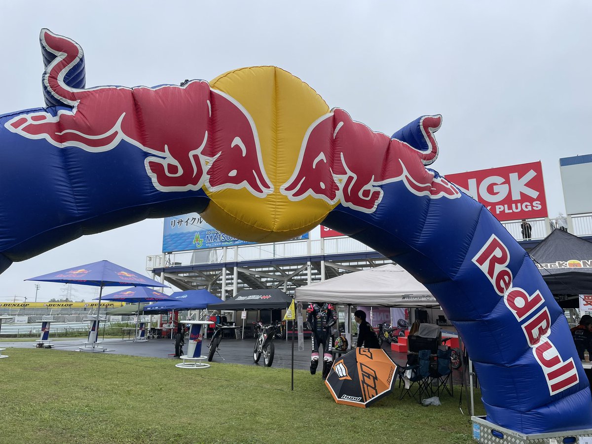 ST_TecProject's tweet photo. 本日は
筑波サーキットの芝生エリアで
プチピットウォークフェス開催です❗️

オジサンズの二人も参加してます😄 https://t.co/iteNNFzith