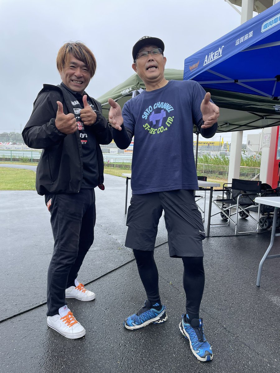 ST_TecProject's tweet photo. 本日は
筑波サーキットの芝生エリアで
プチピットウォークフェス開催です❗️

オジサンズの二人も参加してます😄 https://t.co/iteNNFzith
