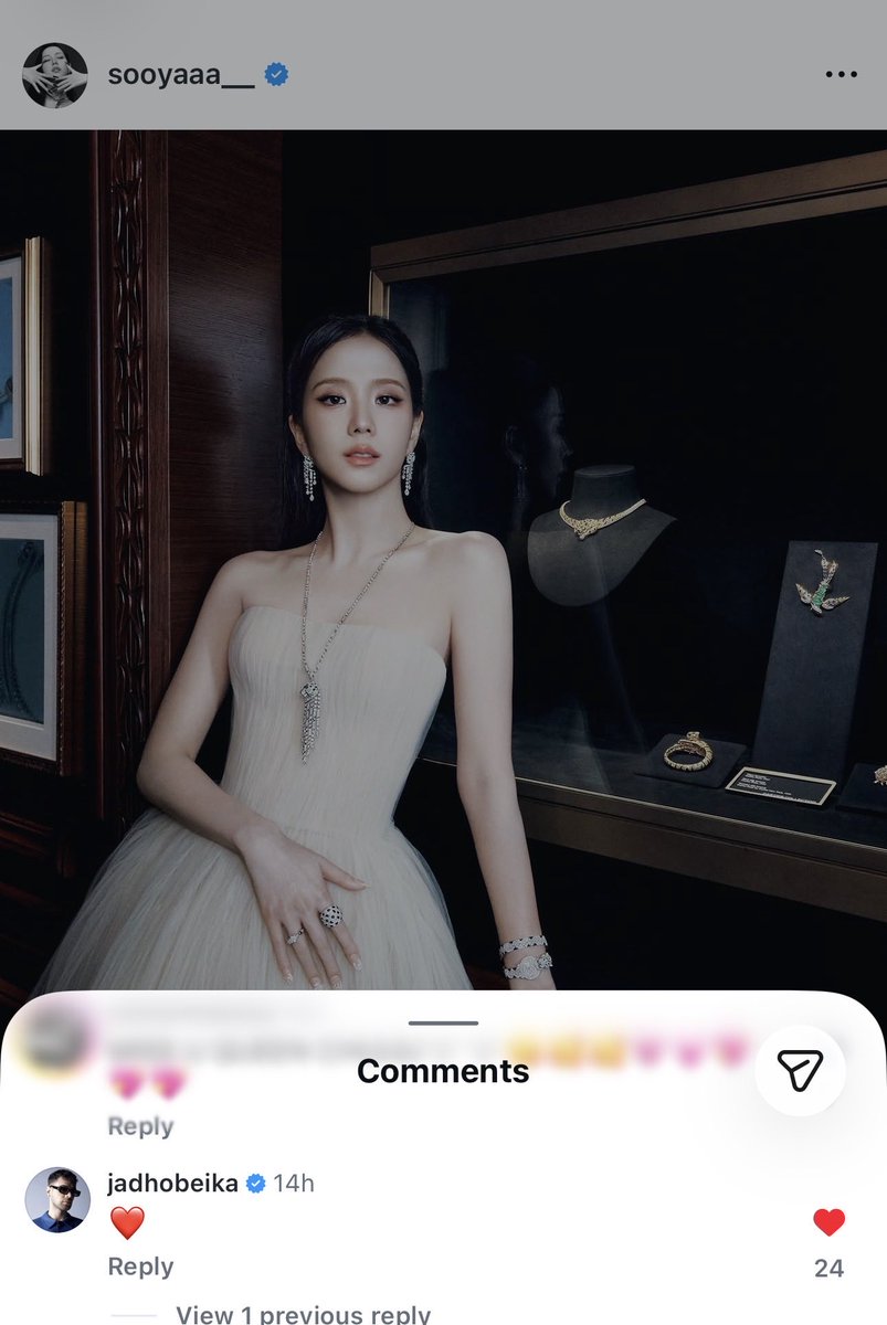 RaeKaeli's tweet photo. Jad Hobeika, Co-Creative Director of Georges Hobeika, updated his post w/ #JISOO, saying:
“What a beauty! ❤️ #JISOO in @georgeshobeika”
He also left a heart emoji on #Jisoo’s post. 
Everyone is clearly captivated by her elegance. ✨

Please engage!
Link:
https://t.co/tp5oekE4R5 https://t.co/8aThfZgJkU