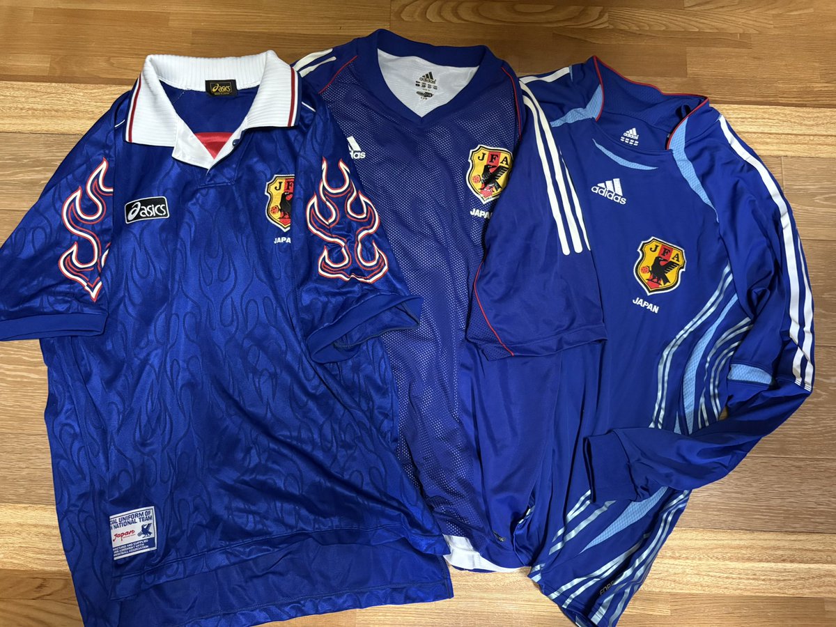 tora0217's tweet photo. 当時買った古の戦闘服を出した
全てオーセンティック！
ただぁ！！
この28年での私の形状変化で着れず😭
#98ユニなんかMサイズて https://t.co/6dLzYz1rKn