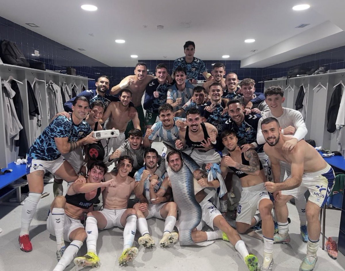 Saray_gr22's tweet photo. Ahí que ver, Málaga, que niños estos, como idearon su plan, como metieron a Málaga entera detrás de ellos y como han conseguido la gloria.
GRACIAS mis niños, sois unos locos, pero gracias a vosotros nos habéis hecho el mejor regalo a todos los que hemos sufrido tanto años https://t.co/rMptrPqb9Y