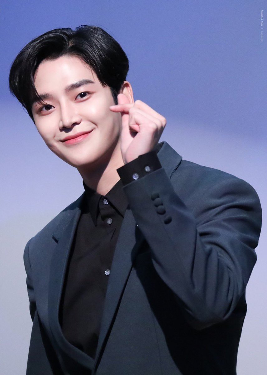 dolgolaeui's tweet photo. Rowoon #kimseokwoo #Rowoon #roming #extraordinaryyou #tomorrow #destinedwithyou #shewouldneverknow #themurkystream #TheKingsAffection #SF9 #로운 #김로운 #에스에프나인 #김석우 #ロウン You can also follow Rowoon’s IG account - ewsbdi (look for blue check mark) https://t.co/AKhA4wRL12