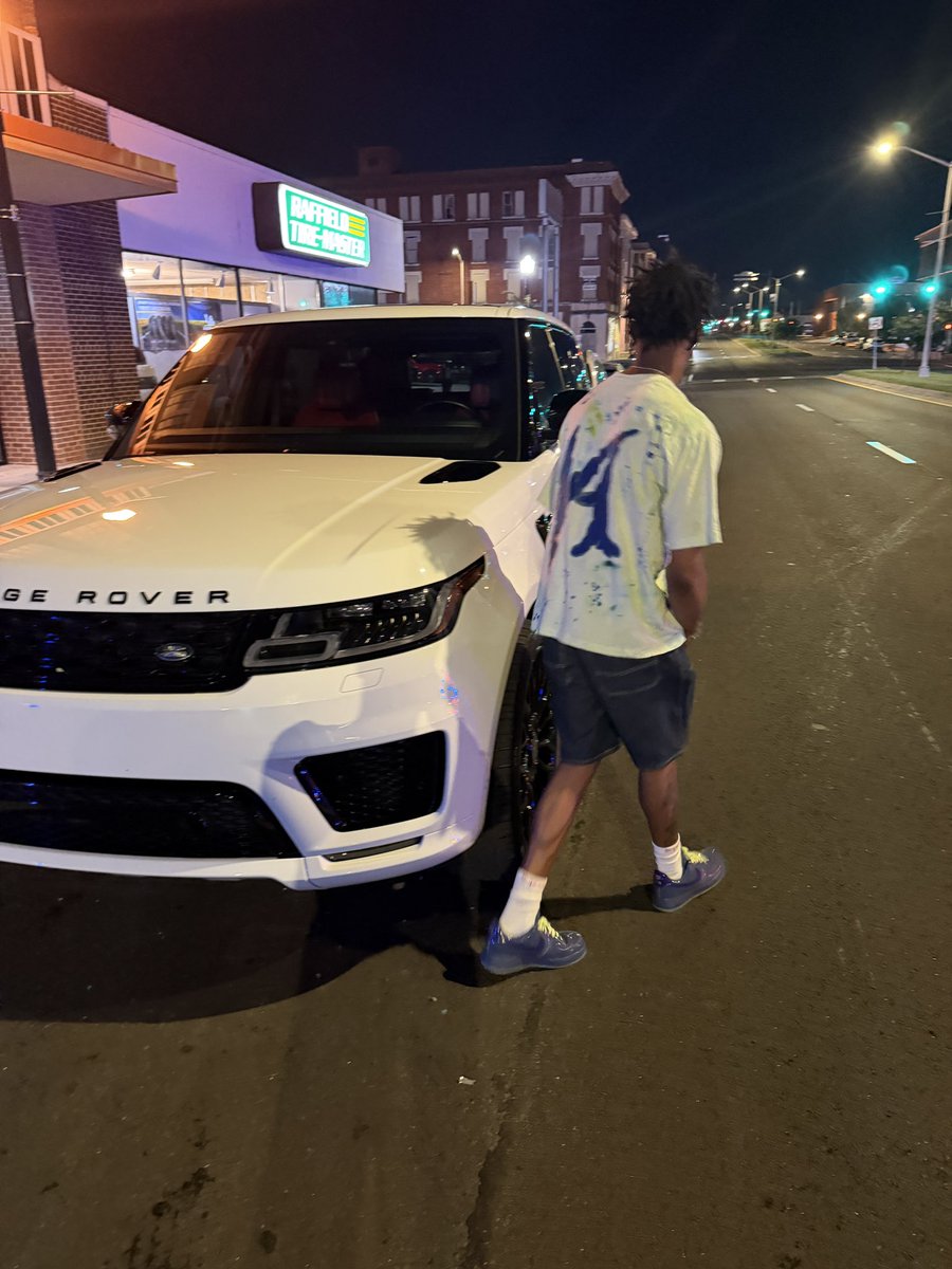 snotmalik's tweet photo. All this new swag got me feeling unfuckwithable https://t.co/wO6kiEfUkf