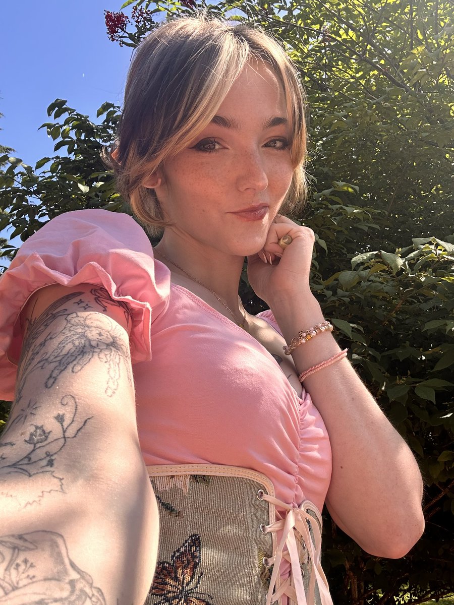 lanabeesfw's tweet photo. Took this pic before i cried my makeup off at the fairy wedding https://t.co/ZUEosQoSCn