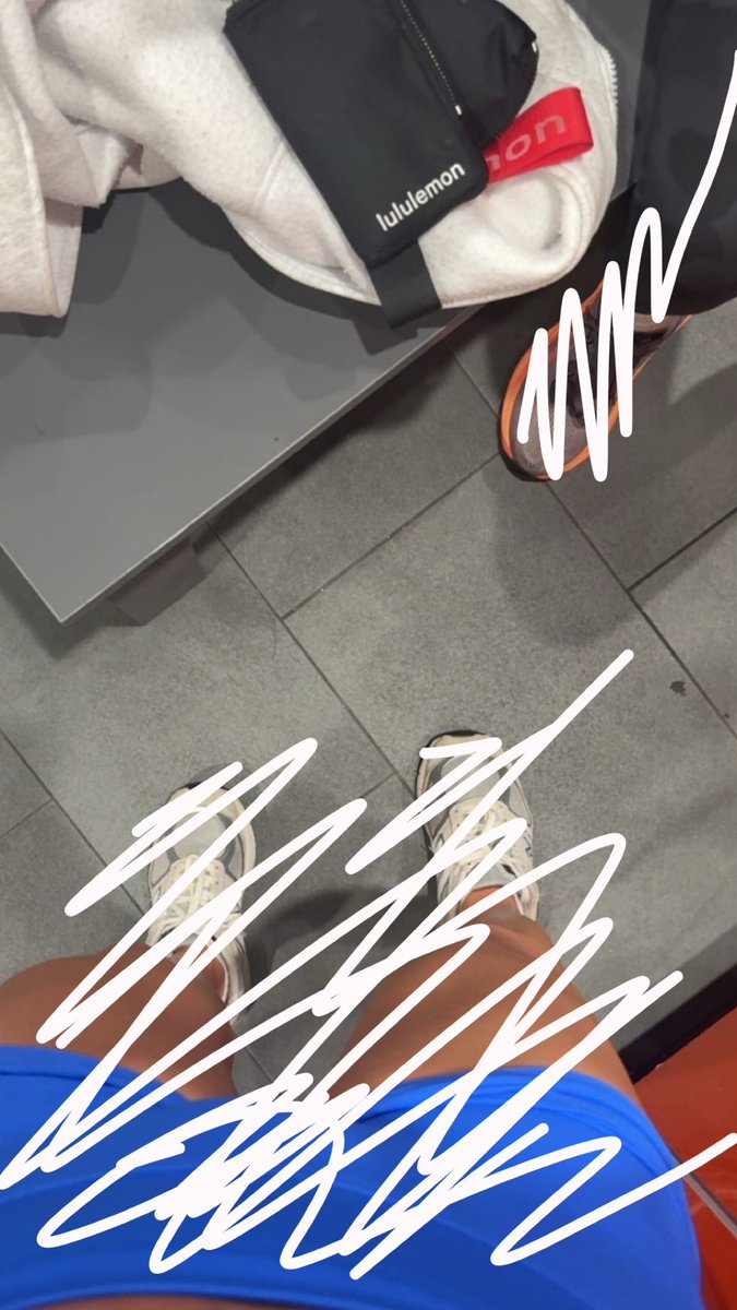 JadeAndSilky's tweet photo. sweaty gym sesh🖤
wanna see more?😘#sellingcontent #footfetısh #feetfetısh #prettyfeet #asian #abg #spoilme #findom #femdom #brat #sweatyfeet #gym https://t.co/Ms9G4zylBK