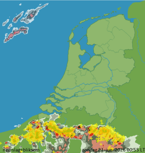 weermanrobert's tweet photo. Let op voor #Pinkpop! #Codeoranje nu voor #Limburg tot zeker 03:00 vannacht vanwege zware onweersbuien. Daarbij kan grote hagel voorkomen, zware windstoten waardoor schade en overlast kan ontstaan. Boven België ligt een flinke lijn met onweer die nu het land in trekt. https://t.co/5VwNOujRk8