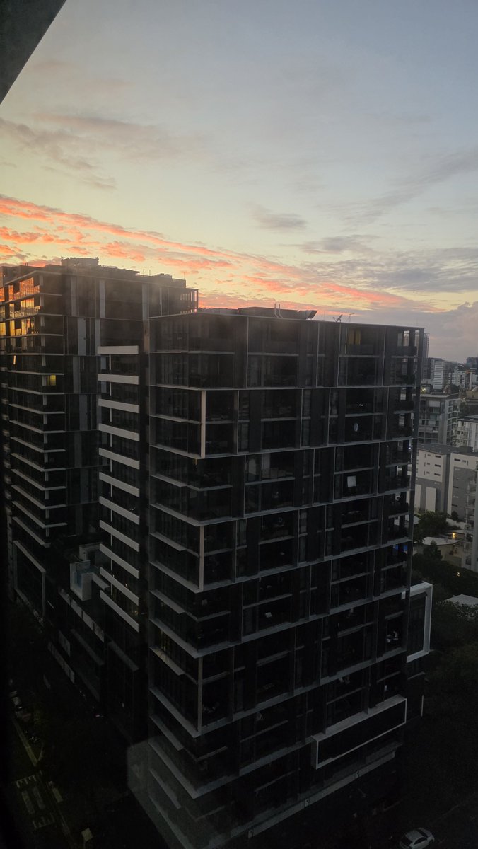 aussiekimbo's tweet photo. Sunrise in Brisbane https://t.co/nVeBxT4fVZ