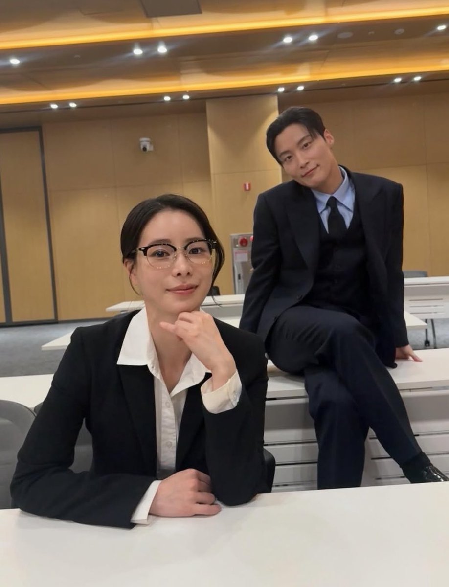 uradiantseason's tweet photo. boss girl and her cutie husband https://t.co/55C45UzWfG
