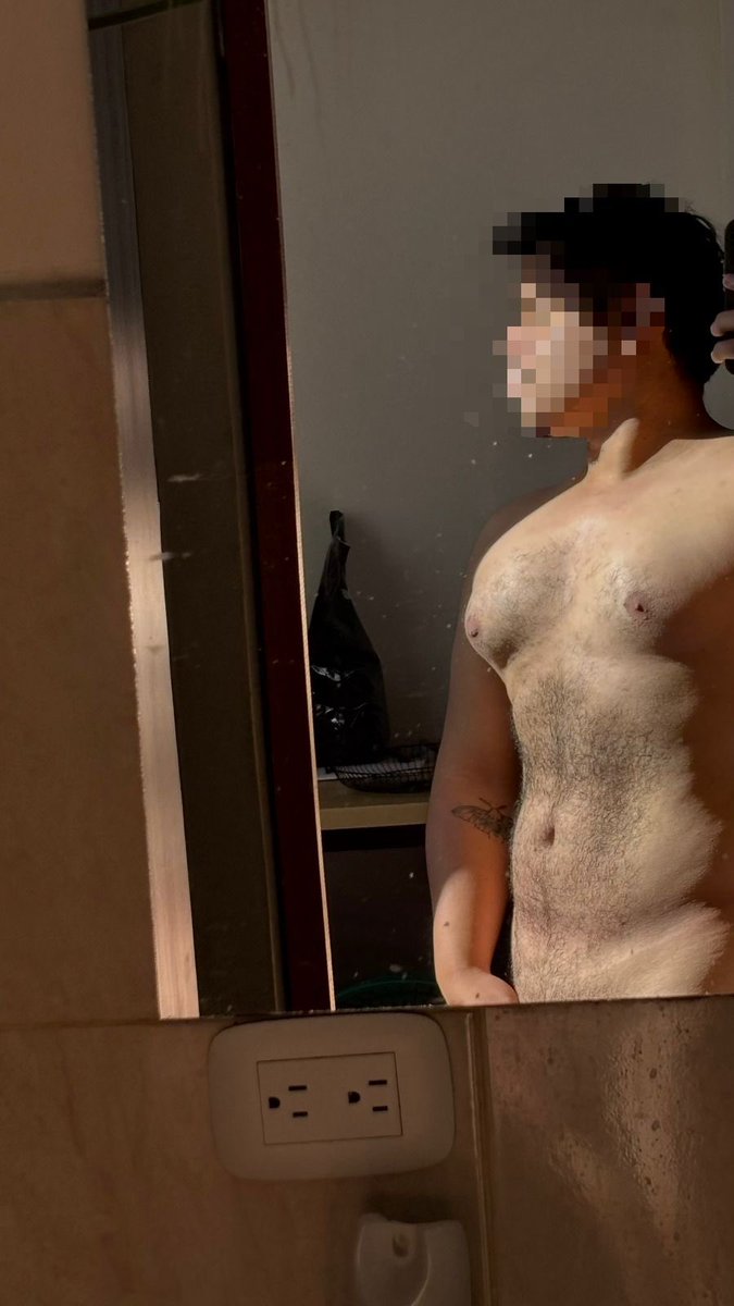 7800_male's tweet photo. ☀️ un poco de calor 
#oso #gay https://t.co/Uwk0LhWmNn