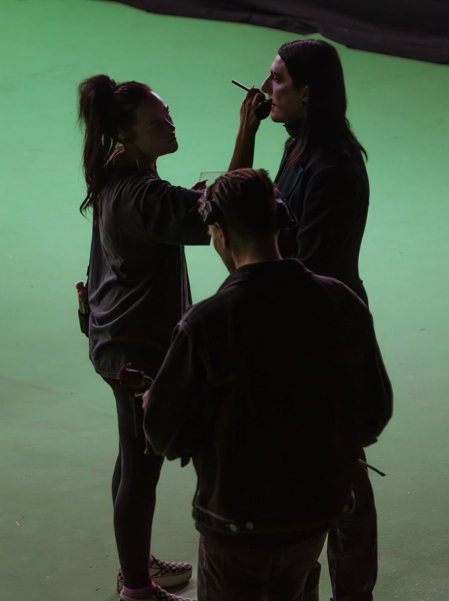 MIWbra's tweet photo. Novas fotos dos bastidores da gravação do MV R.I.P
📷 laura_lomonaco_mua/mayapologies https://t.co/3CBwxBREzd