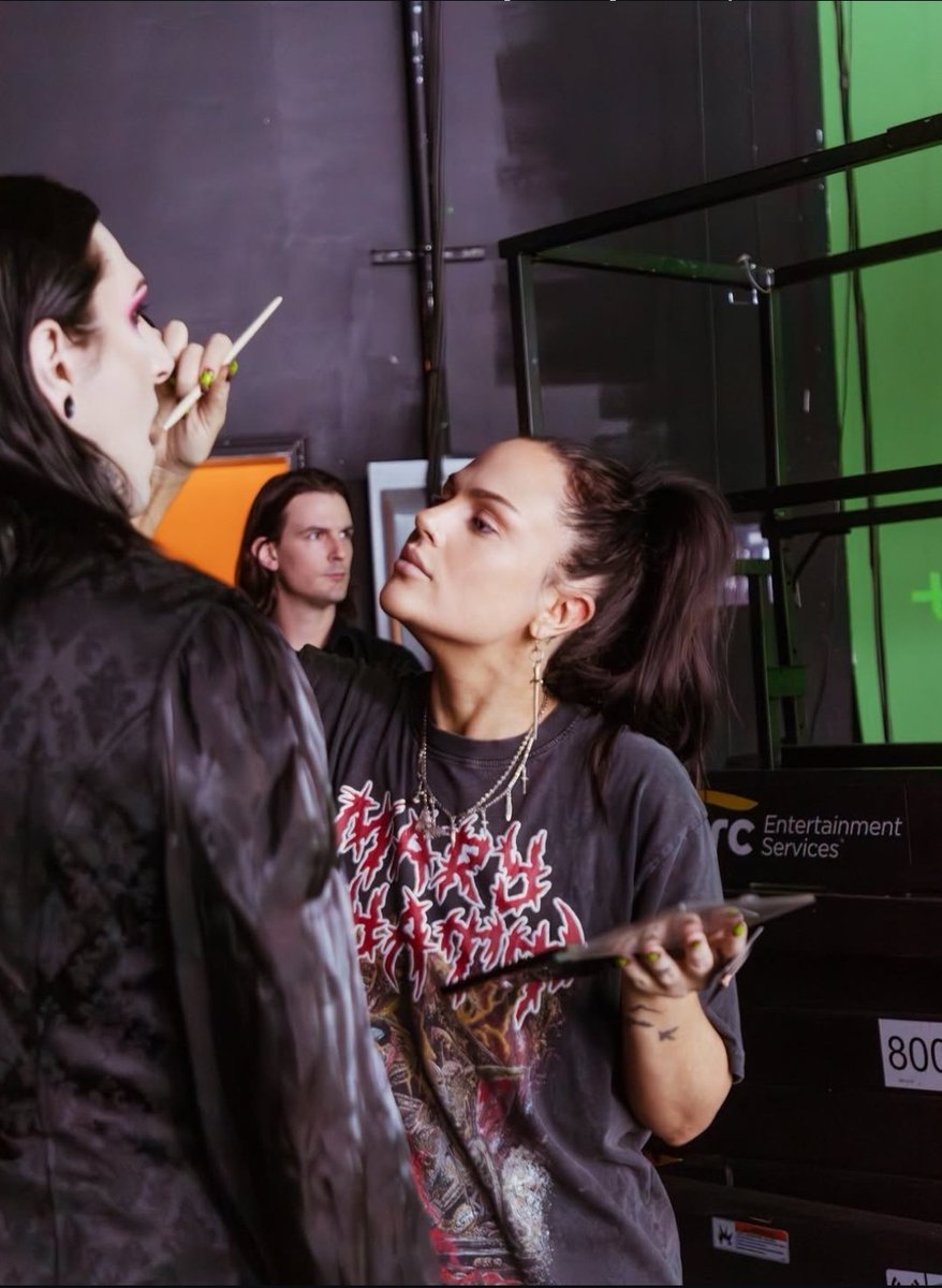 MIWbra's tweet photo. Novas fotos dos bastidores da gravação do MV R.I.P
📷 laura_lomonaco_mua/mayapologies https://t.co/3CBwxBREzd