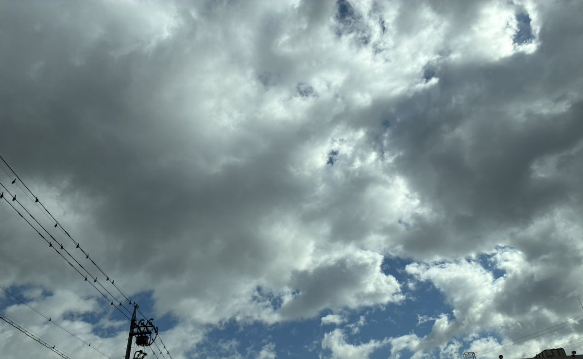 mutinatesu's tweet photo. みなさん、おはようございます😊
今日は今からスピーチスクールに行っています！
みなさんは何されますか？😊

今のこちらの空は重厚な雲が空を覆っているけど、そこ以外は良い天気〜 https://t.co/rJsblEc6ot