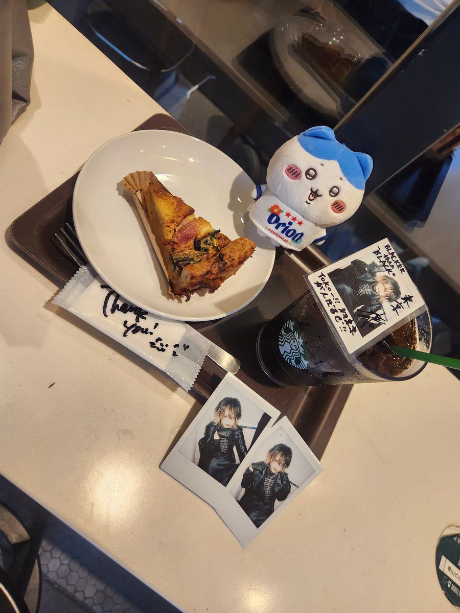 gaze6969tsk's tweet photo. おはょ(⁎ᴗ͈ˬᴗ͈⁎)梅田着
早番行って来ます

昨日はKURO ONEMANLIVE 東京
お疲れ様でした
大阪・東京共に楽しすぎた
🩷️KUROちゃん最高🩷️
①一部後のスタバ   ②LIVE前スタバ https://t.co/pNEEXvVJ8l