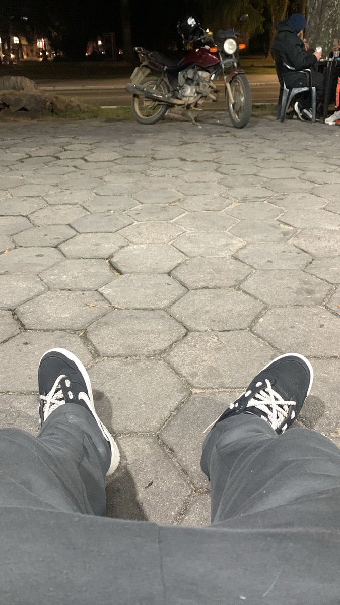 Lopeespcx10's tweet photo. @giuleitzke e eu trabalhando na rua hoje https://t.co/nw8uKa1lXX