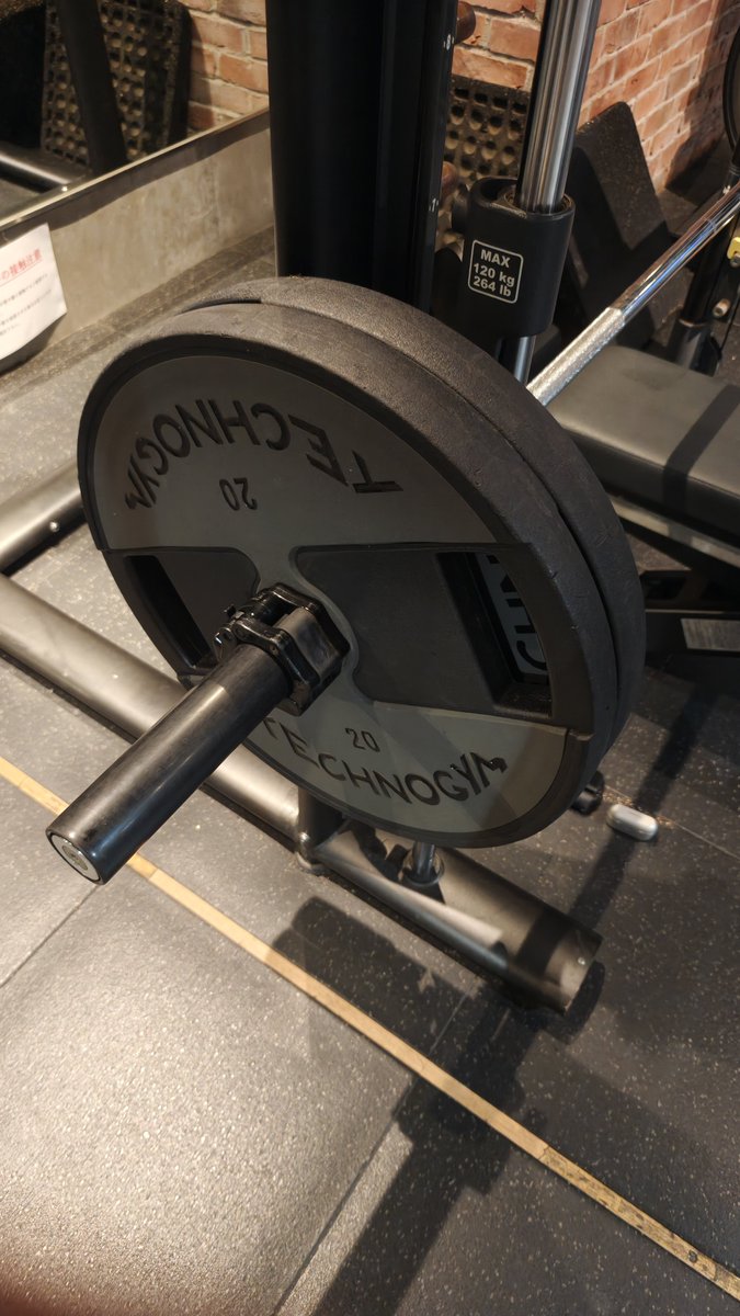 ABoon1999's tweet photo. 昨日、生放送の前に、ベンチプレスで100kgを持ち上げることができました! https://t.co/zRw42ZlQ7A