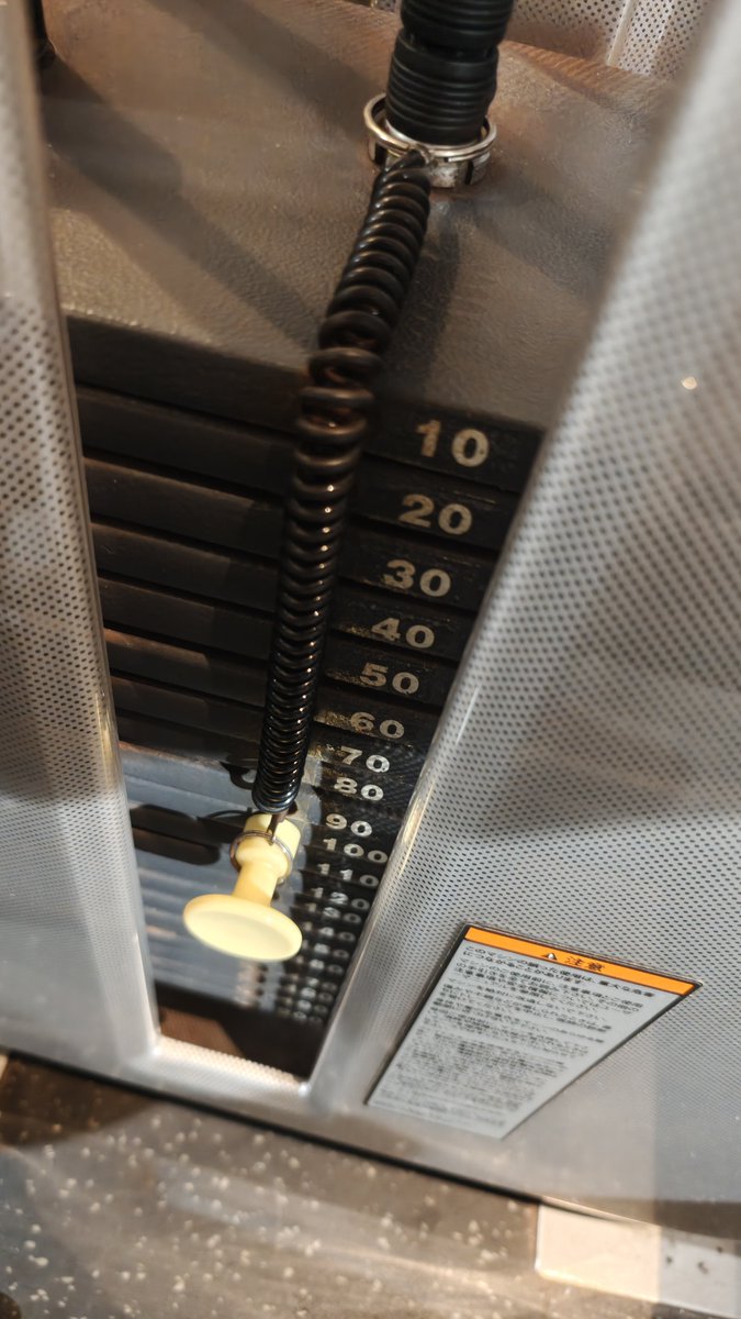 ABoon1999's tweet photo. 昨日、生放送の前に、ベンチプレスで100kgを持ち上げることができました! https://t.co/zRw42ZlQ7A