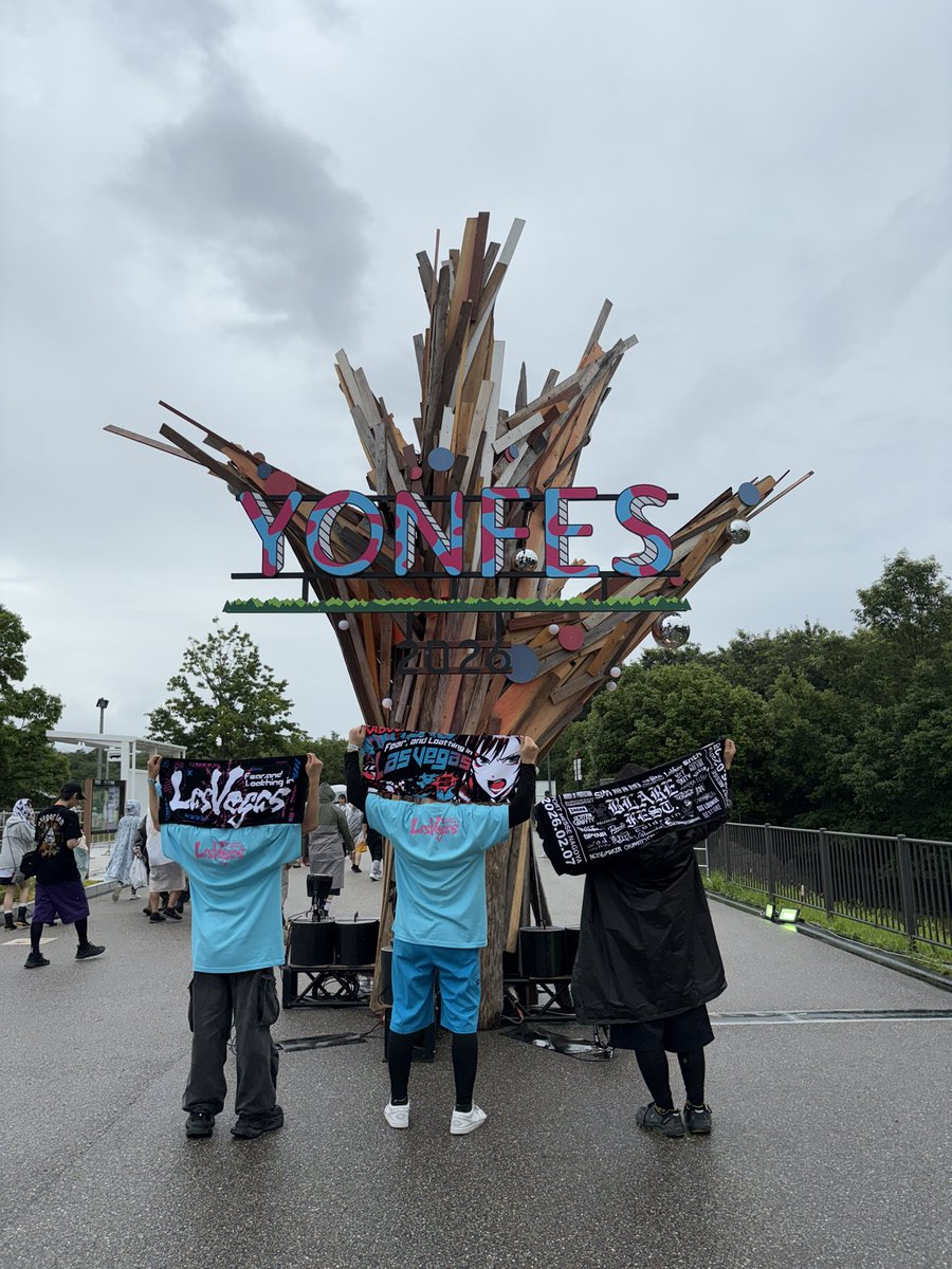 asmaru17's tweet photo. 初のヨンフェスでブレアのタオル掲げてるやつ🙄 https://t.co/tX3hchHNww