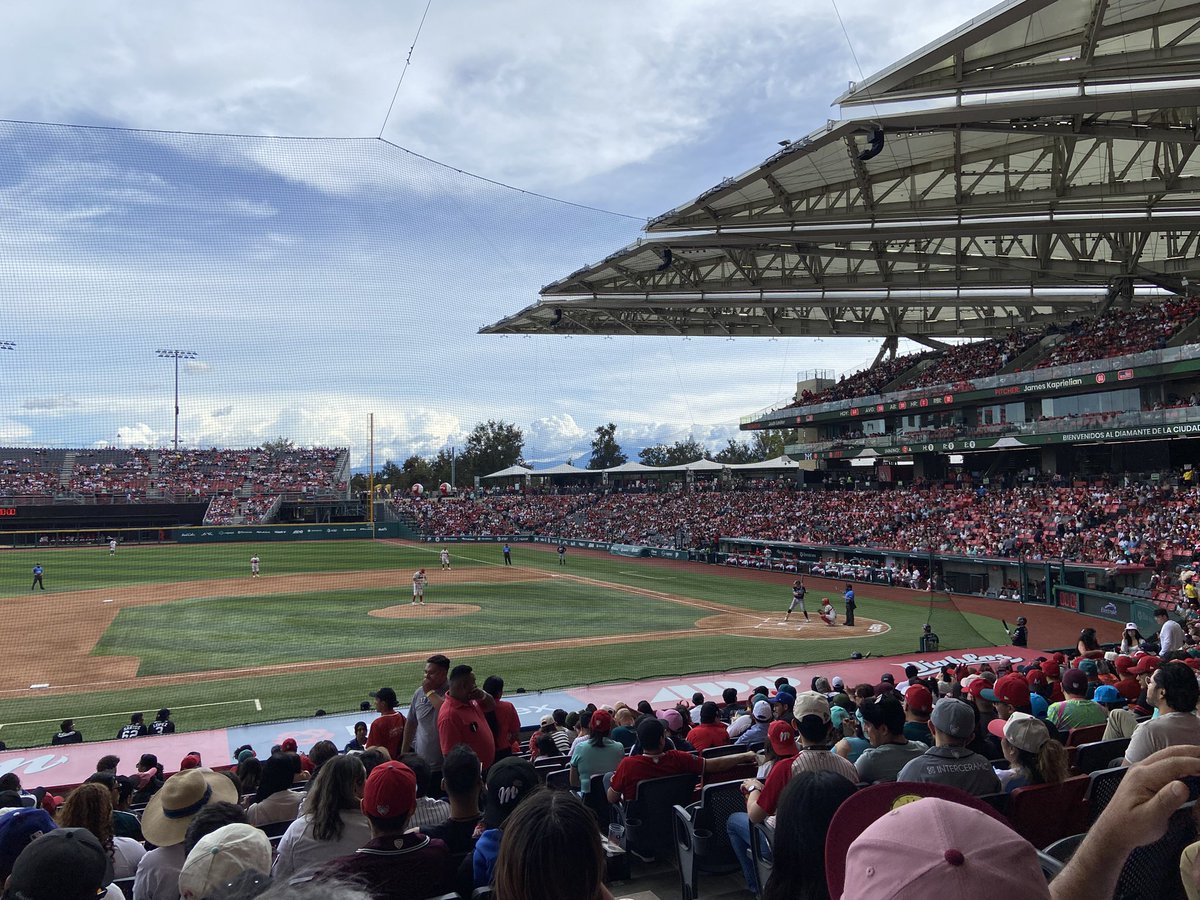 cesarman_15's tweet photo. Gracias tio @deportesmarti por los asientos de hoy para ver a mis @DiablosRojosMX ! https://t.co/4UxgPofVWL