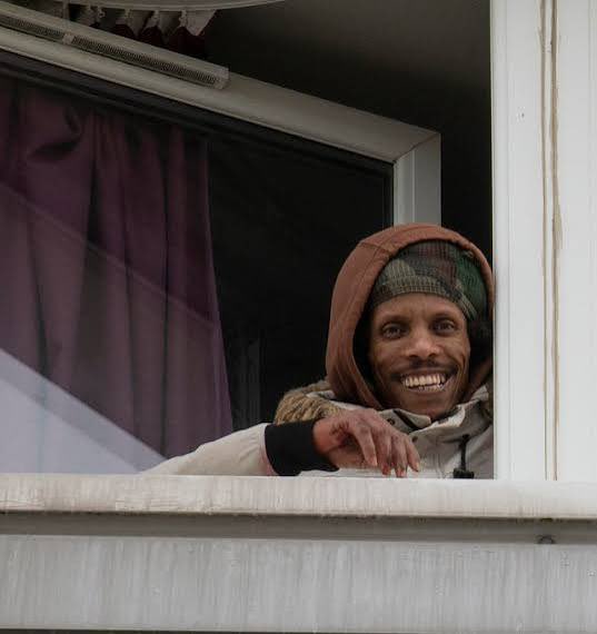 BurstTheBoats's tweet photo. @mehdirhasan Hi Mehdi,

Care to talk about this fella? Migrant who was granted asylum went on a stabbing spree then barricaded himself in his taxpayer funded flat and smirked at patriots below.

Curious to know your thoughts or are we just commenting on this stuff when it fits your rhetoric? https://t.co/e5UR1b0Qt0
