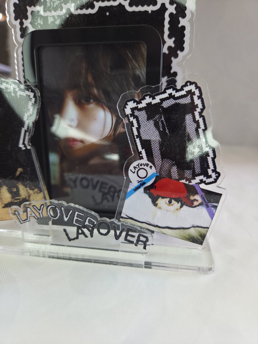 4clock_store's tweet photo. PHOTOSTAND LAYOVER 💜

produto fanmade também disponível no nosso wpp, site e shopee (valores variam)

link: https://t.co/hDite0b68v https://t.co/U7oiVxdvru