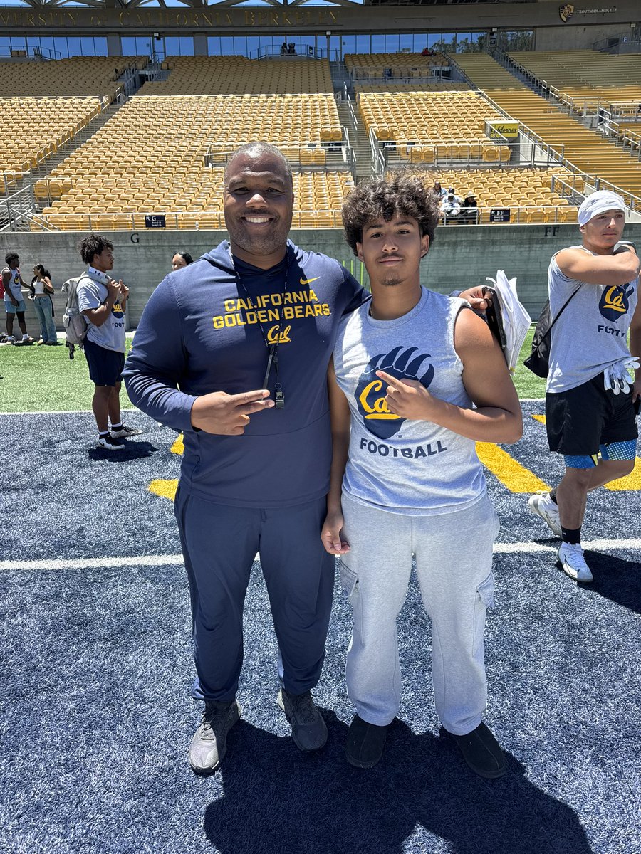Official_AMC20's tweet photo. Had a good time at @CalFootball mega camp and got to learn from @KbTheStable thank you! #GoBears https://t.co/RQ22EpsXas