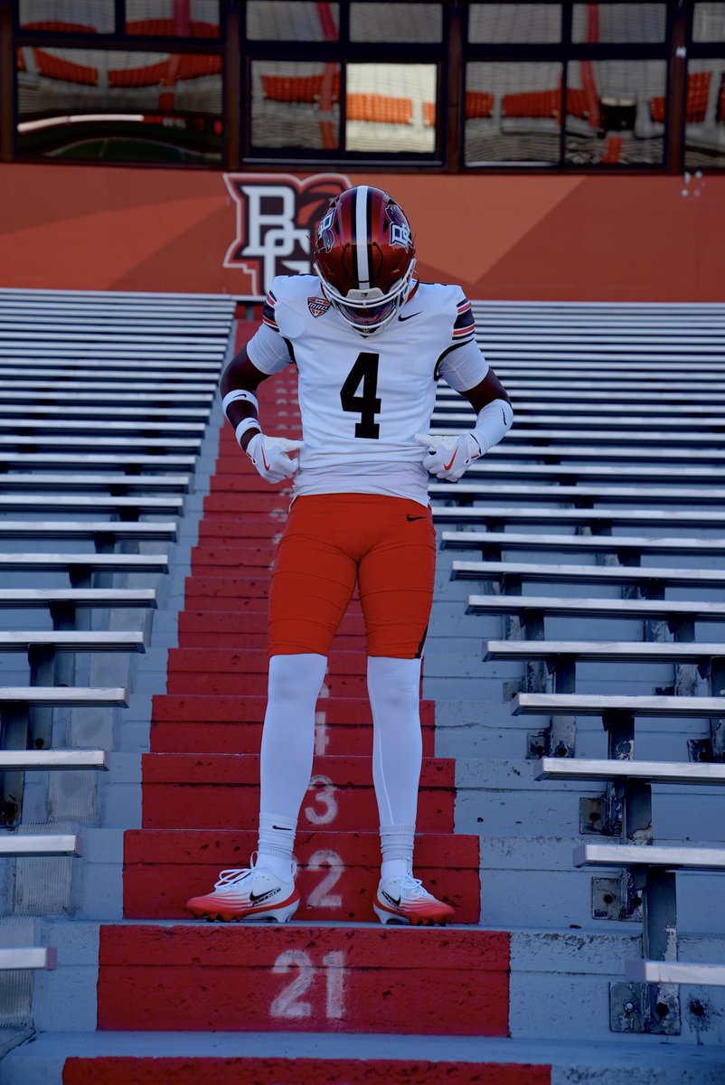 Aceluther84's tweet photo. COMMITTED🏡‼️@BG_Football @Official_CoachA @CoachMcNutt @EddieGeorge2727 @PalmettoFBall @CoachBraselton @CoachSandersPHS 
@Coach_KThoma @CoachPost70 @ShaqHarris_86 @Brett_Thoma @RSimmons5172 @Andy_Villamarzo @CoachDKeefe @bgsu https://t.co/UsJCExIDu7