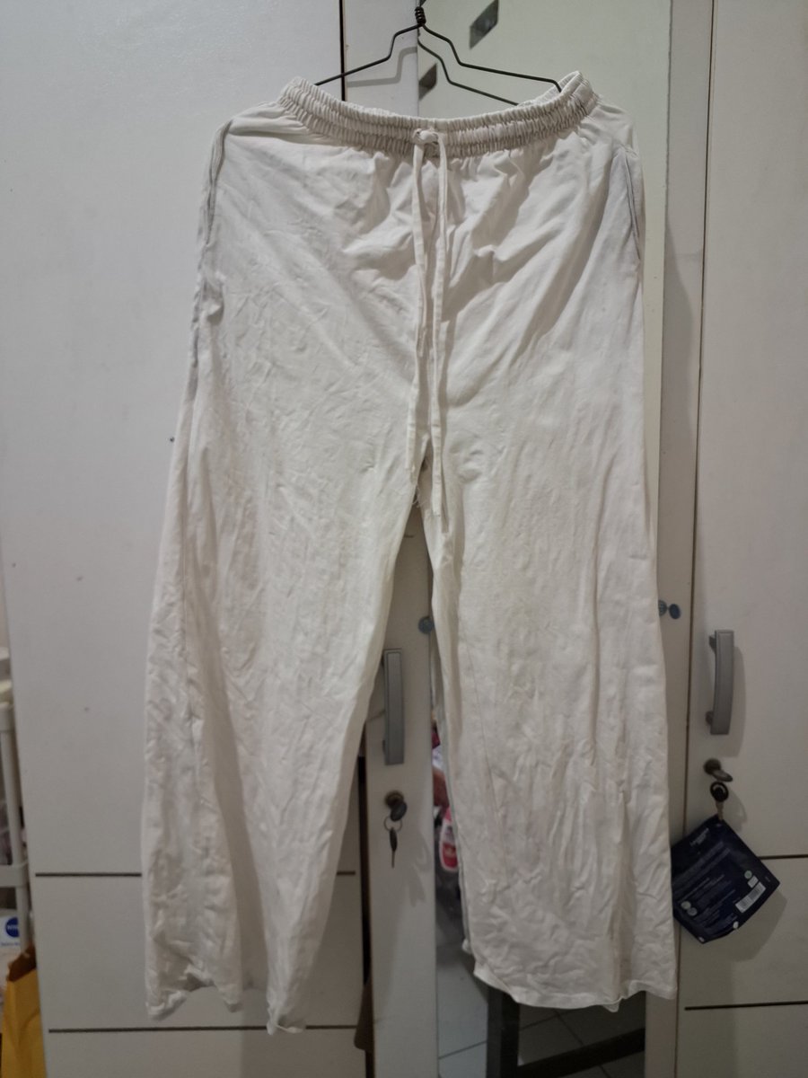 lov3shies's tweet photo. dijual cepat kulot putih bahan tebal 45k #preloved #wts #BU #outfit https://t.co/1eYjXljnYD