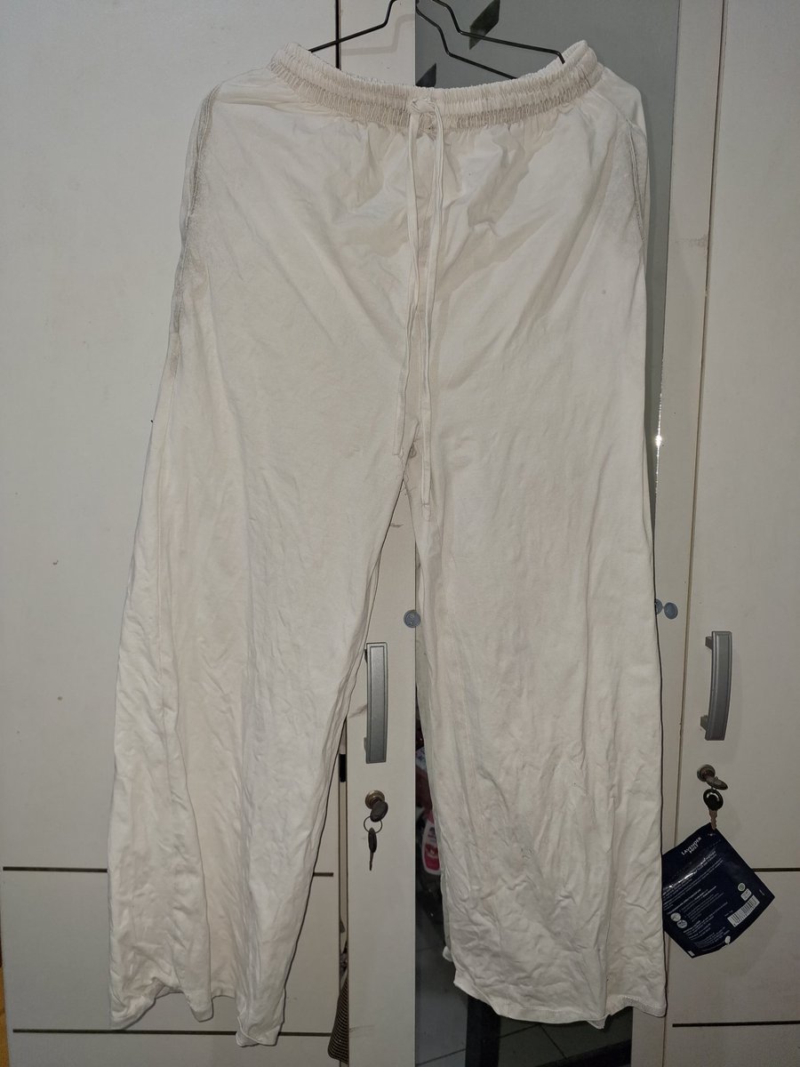 lov3shies's tweet photo. dijual cepat kulot putih bahan tebal 45k #preloved #wts #BU #outfit https://t.co/1eYjXljnYD