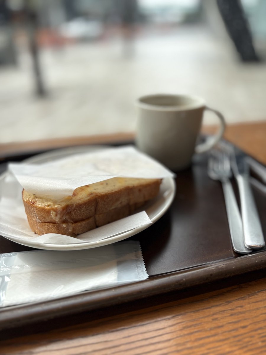 cocoblanbc's tweet photo. おはようございます。
仏検当日🖋️

しっかり睡眠をとり
元気に会場近くにきました。
クロックムッシュをいただきながら
単語みなおしをします。

仏検受験のみなさまとともに
実力発揮できますように！ https://t.co/Y95hJTfTsy