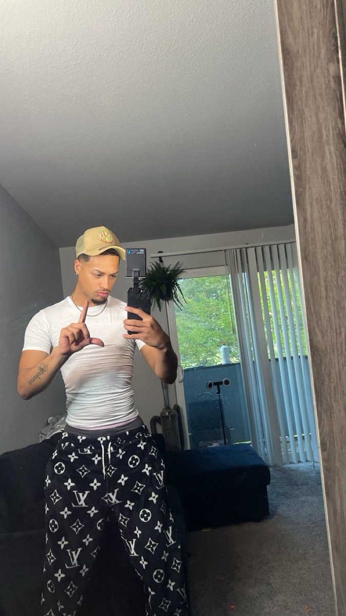 Dreamyhomies's tweet photo. Thinkin bout @Monroeefantasy 🤤 https://t.co/MEKdlXG5n4
