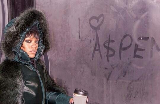 vitorspw's tweet photo. Rihanna em Aspen https://t.co/ZW5XvpCaFc
