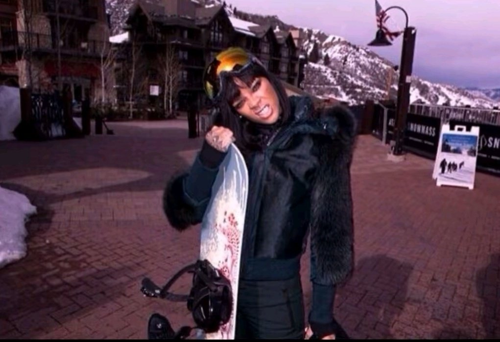 vitorspw's tweet photo. Rihanna em Aspen https://t.co/ZW5XvpCaFc
