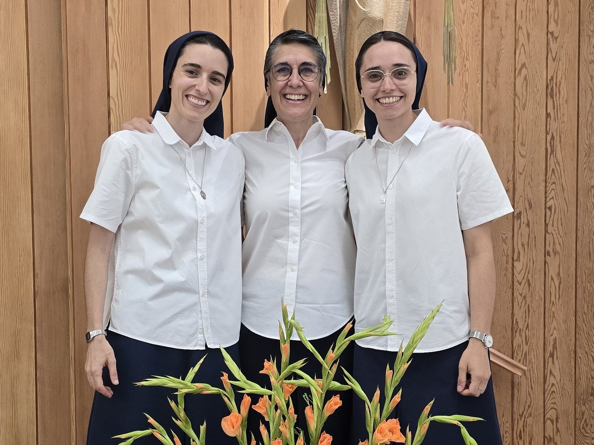 HijasCaridadEC's tweet photo. "Queridas Sor Ester y Sor Saray: alzad la mirada. Mirad a Cristo. Mirad a los pobres. Mirad a vuestra comunidad. Y caminad con alegría 🤗

Que vuestra vida entregada siga siendo para el mundo la verdadera chispa de una humanidad nueva ✨"

#EnvíoEnMisión Os acompaña nuestra 🙏🏼 https://t.co/hxiKAfXKju