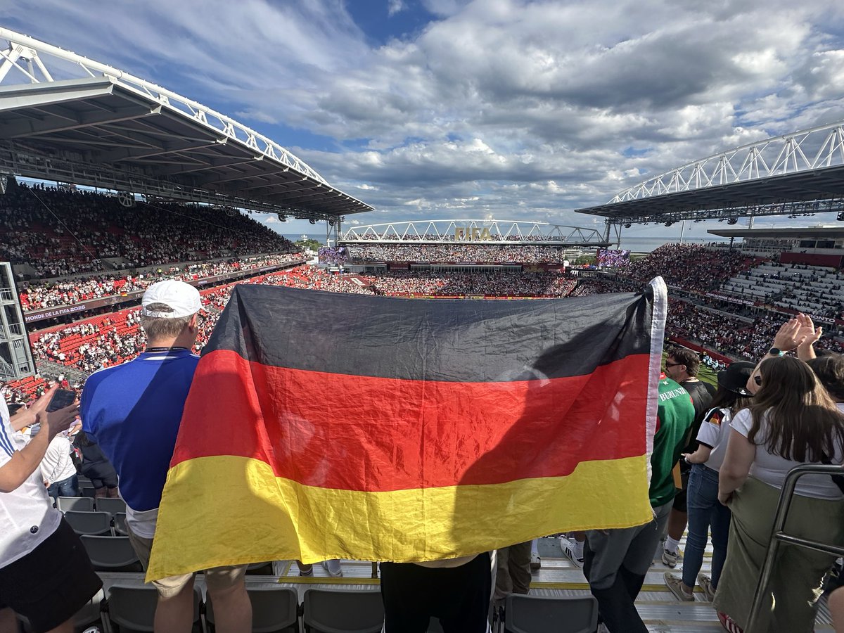 FreddyLA7's tweet photo. Second match won, but this one was way closer. We‘re already qualified for the Round of 32!!! It‘s gonna be either Boston or Dallas.
Onwards we go, six more games to win!🇩🇪 https://t.co/1jYru9XQGv