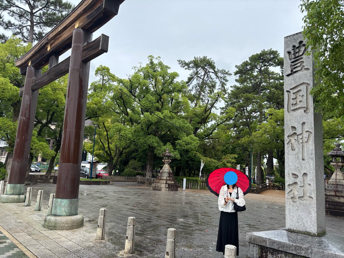 mk83010043's tweet photo. 有難いご縁を頂き、星組『花より男子Ⅱ』を観劇
ここまで目一杯原作を詰め込んでくれるのね💙
ありうたの最後のデュエダンが、もう多幸感あふれてて胸がいっぱいになりました✨
せっかくだからと雨の中色々観光もして大満足の遠征になりました🥰 https://t.co/Vqvr7slGyo