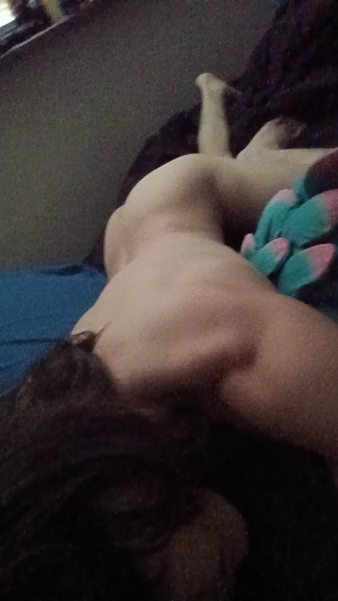 Joeylittle69's tweet photo. Laying in bed naked this morning 😋 https://t.co/uDxZXQ3XgP