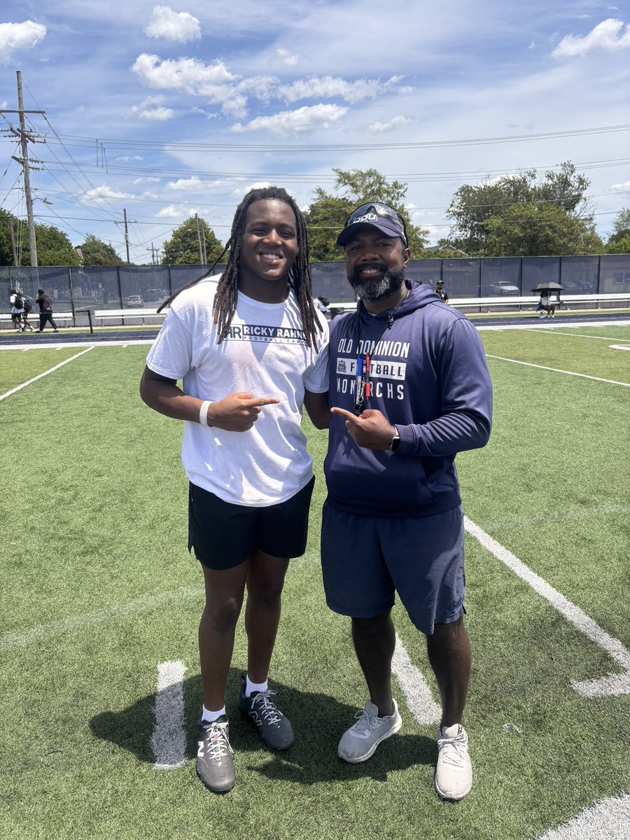 BraxtonSpeights's tweet photo. In Norfolk visiting my big bro @csp8s had to take advantage and get some work in with @odufootball today. Great opportunity to compete and keep sharpening my game. 
@Coach_TLucas https://t.co/EYGAOiPoMp