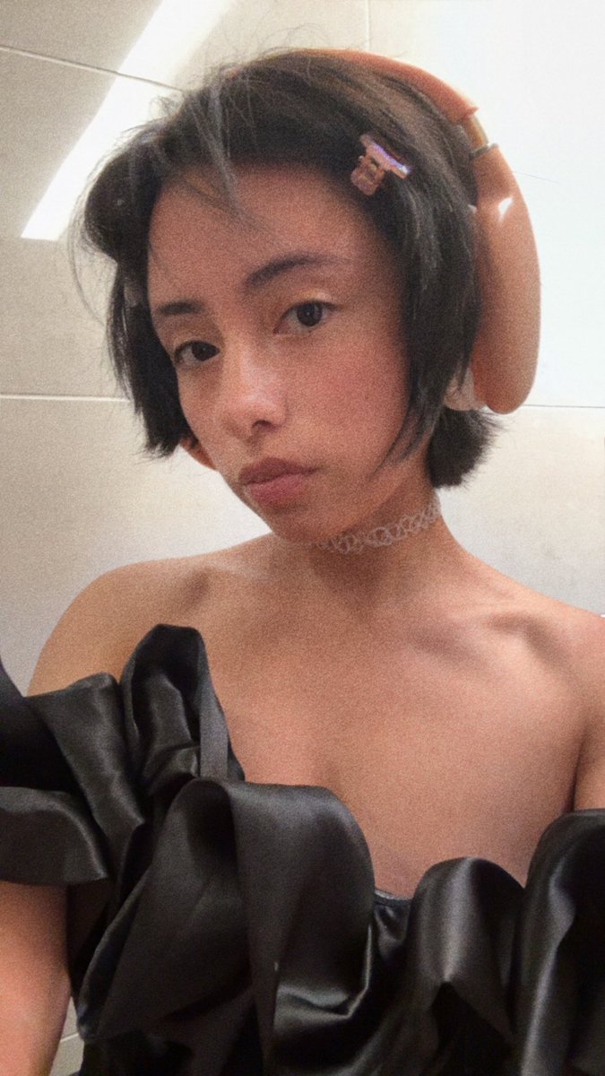 gigimodeldream's tweet photo. I hope someone sees this!!!! 

Yeah I don’t care how I’m perceived rn!!

💗💗💗💗 https://t.co/4r0rGR2rSz